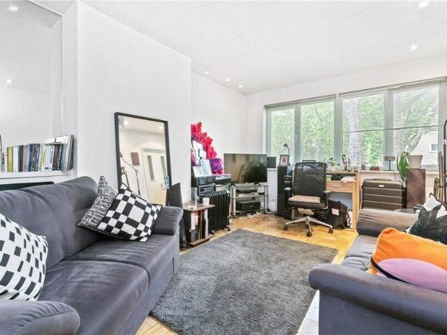 Apartment for rent in Cat Hill, England