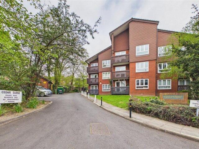 Apartment for sale in Cat Hill, England