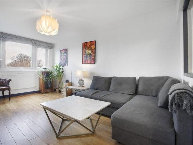 Apartment for sale in Cat Hill, England