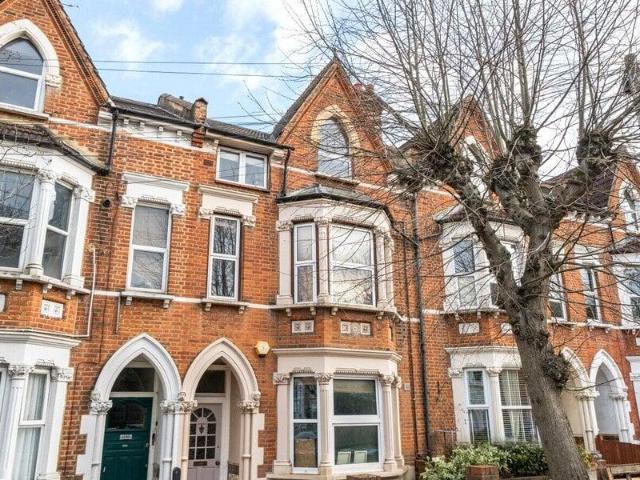 Apartment for sale in Cat Hill, England