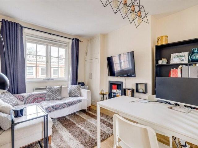 Apartment for sale in Cat Hill, England