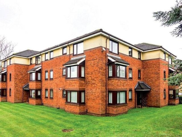 Apartment for sale in Cat Hill, England