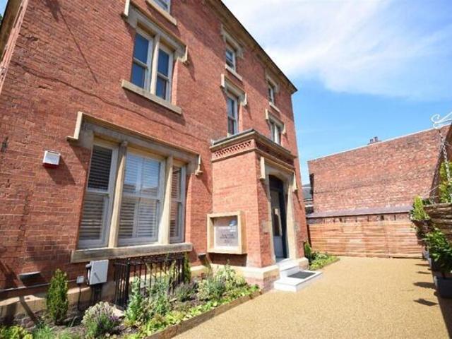 Apartment for sale in Cheadle, Greater Manchester