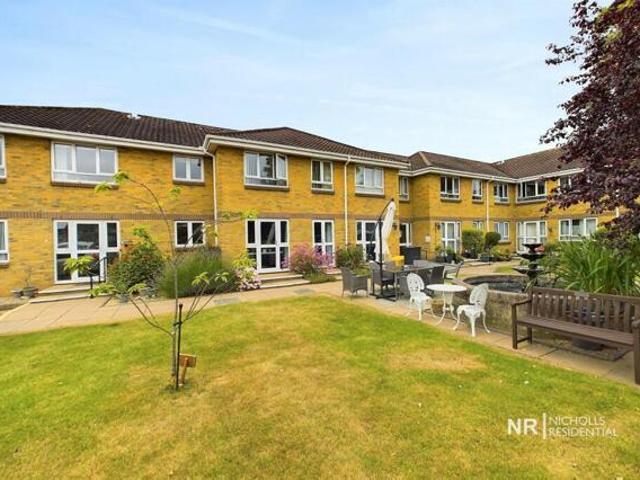 Apartment for sale in Chessington, Hook