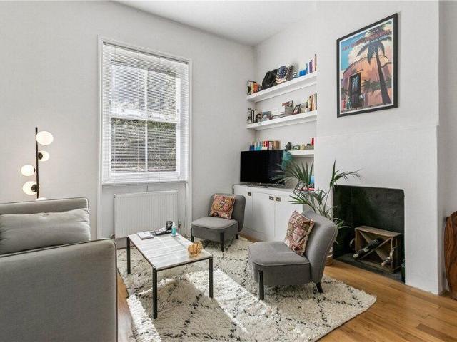 Apartment for sale in Cat Hill, England