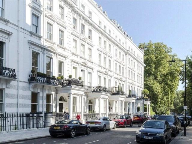 Apartment for sale in Cat Hill, England
