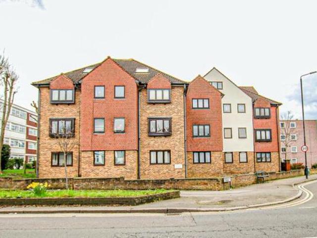 Apartment for sale in Croydon, Wallington