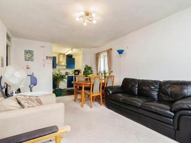 Apartment for sale in Croydon, London Borough of Croydon