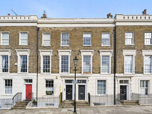 Apartment for sale in Cat Hill, England
