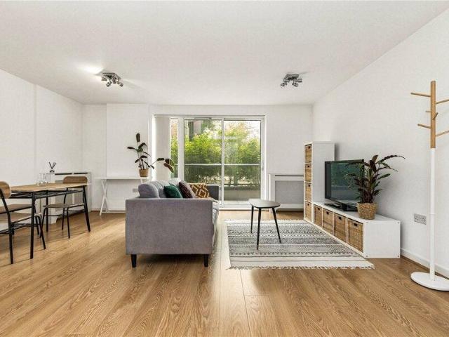 Apartment for sale in Cat Hill, England