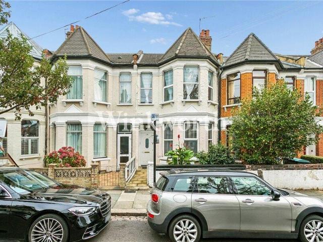 Apartment for sale in Cat Hill, England