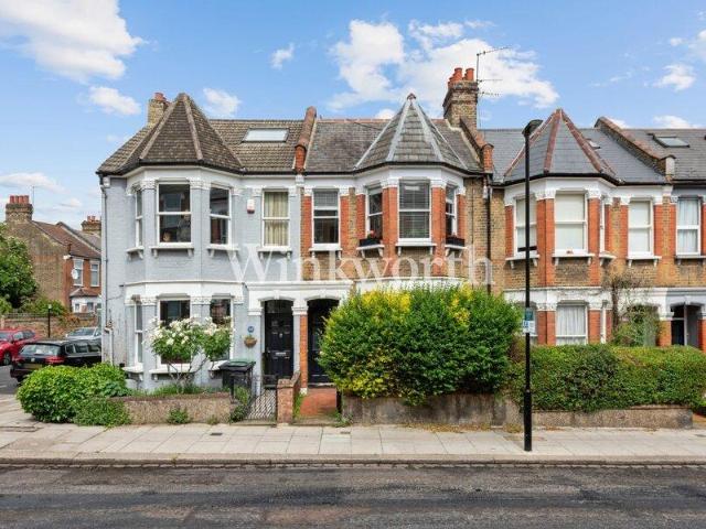 Apartment for sale in Cat Hill, England
