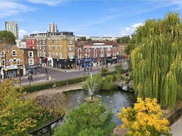 Apartment for sale in Cat Hill, England