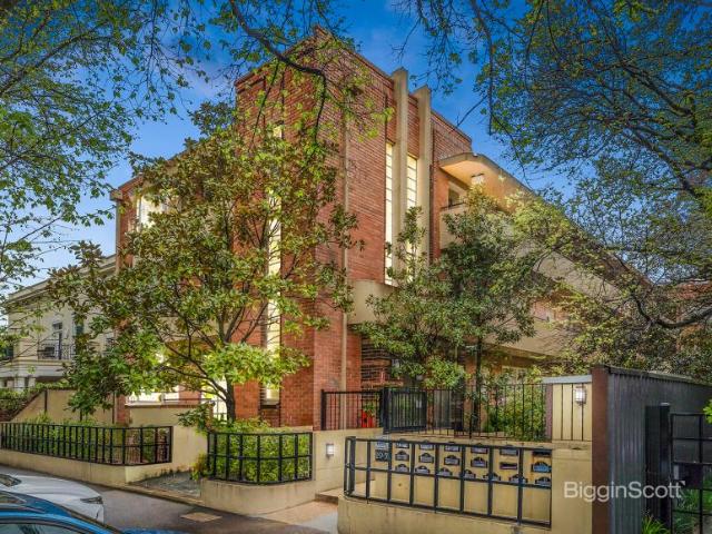 Apartment for sale in Jolimont, Melbourne