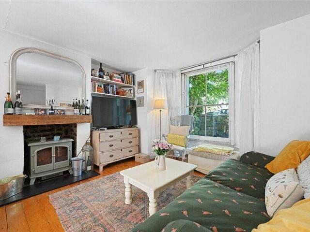 Apartment for sale in Cat Hill, England