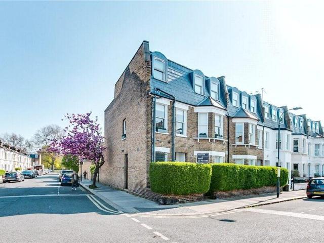 Apartment for sale in Cat Hill, England