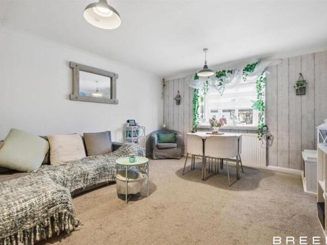 Apartment for sale in Freezywater, Greater London