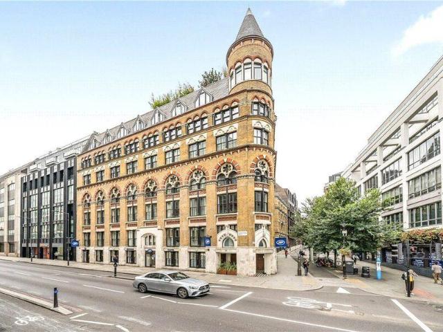 Apartment for sale in Cat Hill, England