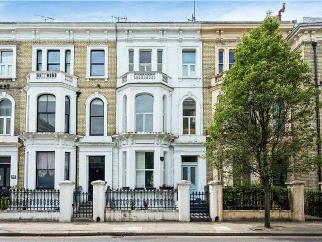 Apartment for sale in Cat Hill, England