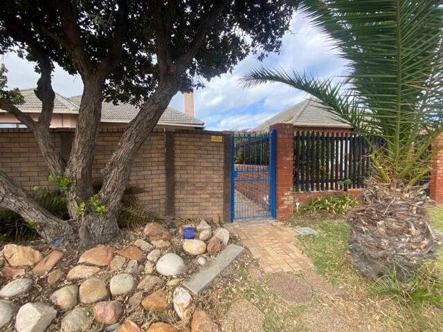 Apartment for sale in Cape Town Ward 64, Fish Hoek