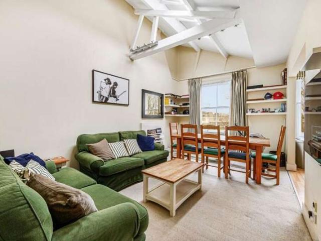 Apartment for sale in Earl's Court, Greater London