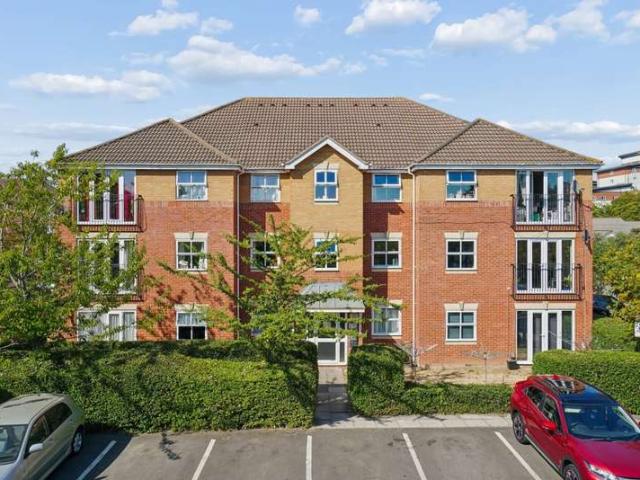 Apartment for sale in Slough