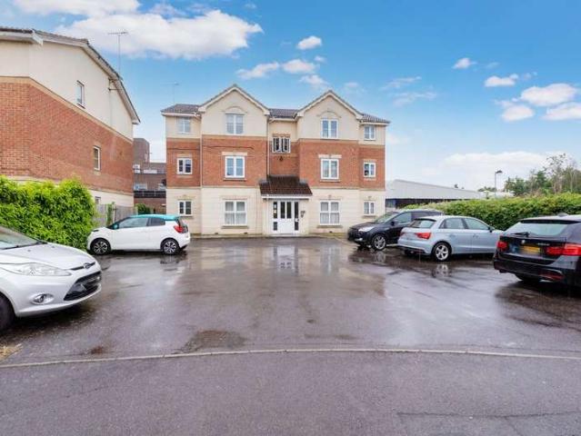 Apartment for sale in Langley, Slough