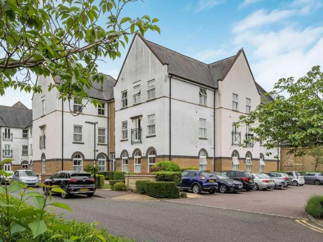 Apartment for sale in Caterham on the Hill, Hillview