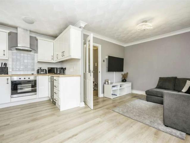 Apartment for sale in Grays, Essex
