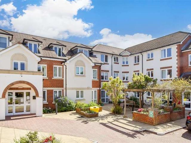 Apartment for sale in Roffey, Horsham