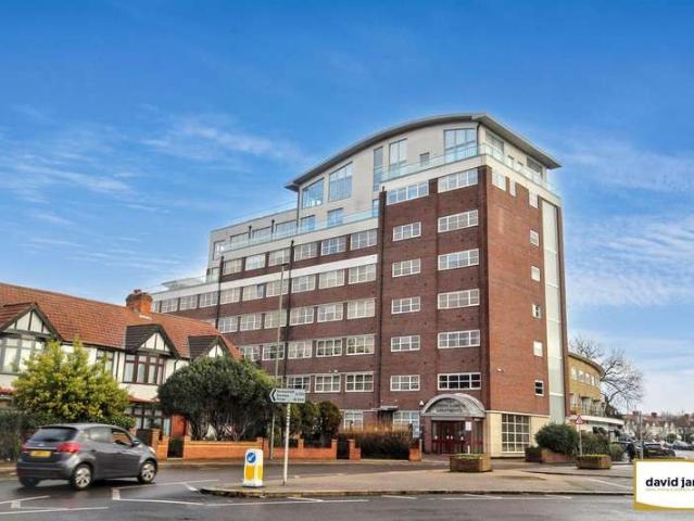 Apartment for sale in Elmers End, Greater London