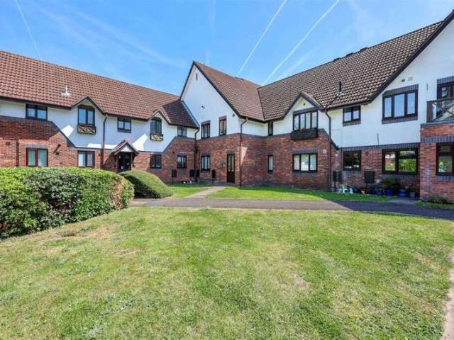 Apartment for sale in Yiewsley, Greater London