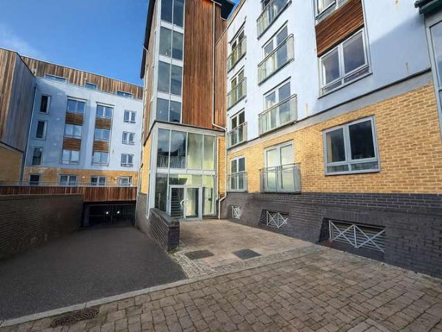Apartment for sale in Hythe, Colchester