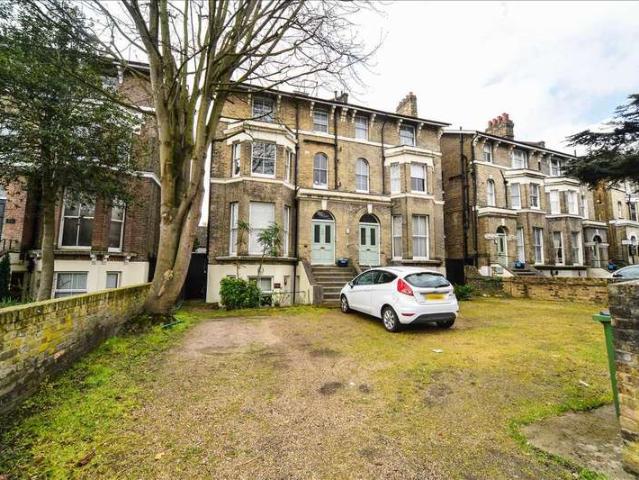 Apartment for sale in East Greenwich, Greater London