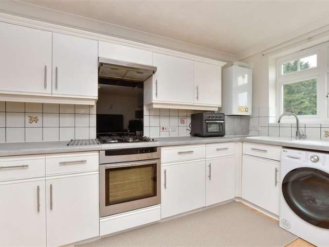 Apartment for sale in London Borough of Sutton, Greater London
