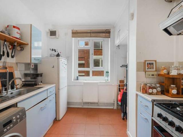 Apartment for sale in Stockwell, Greater London