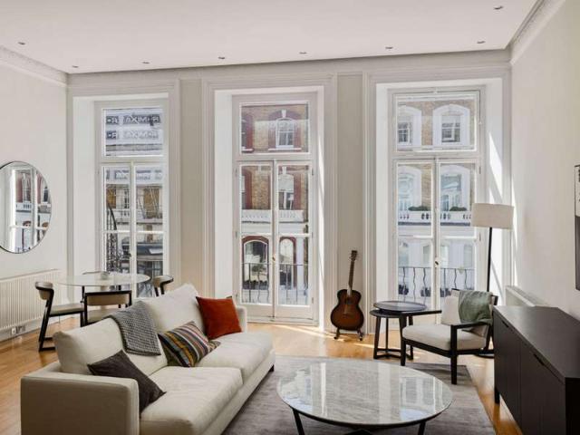 Apartment for sale in Earl's Court, Greater London