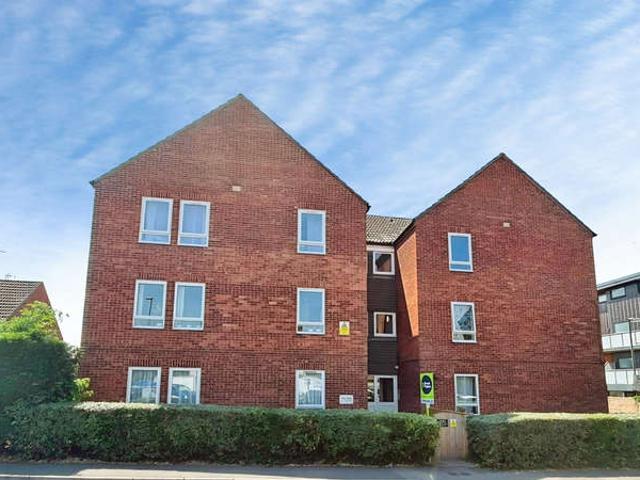 Apartment for sale in Roffey, Horsham