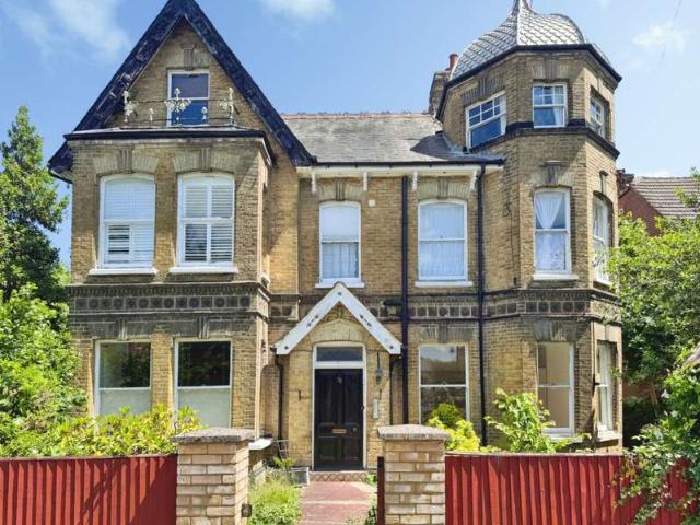 Apartment for sale in Cargate, Aldershot