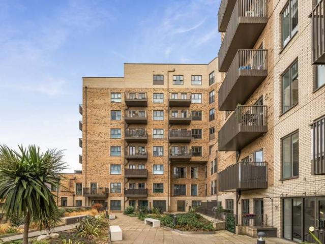 Apartment for sale in London Borough of Hillingdon, Greater London
