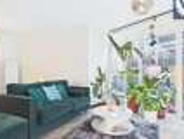 Apartment for sale in Hayes, Greater London