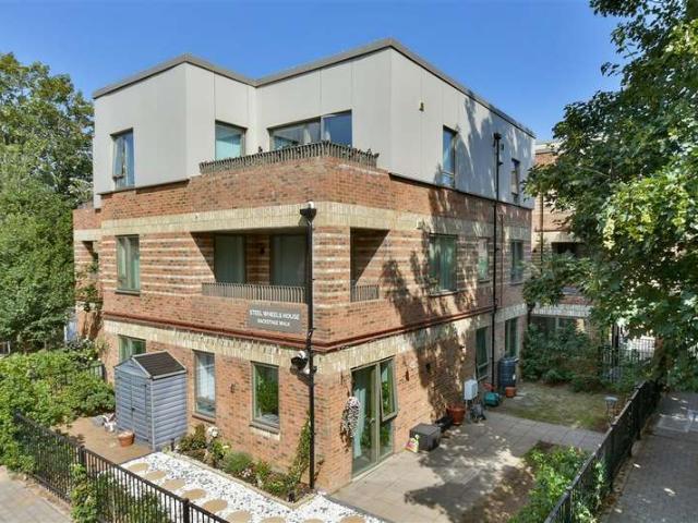 Apartment for sale in Wallington, Greater London