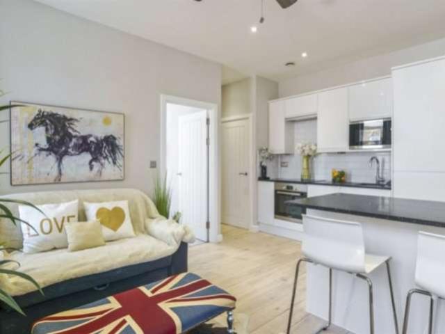 Apartment for sale in Beaconsfield, Knotty Green