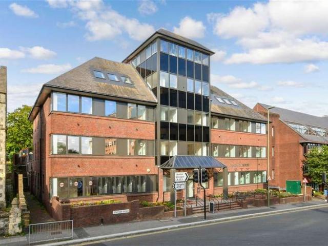 Apartment for sale in Red Hill, Surrey