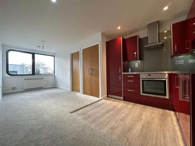Apartment for sale in Rodbourne, Swindon