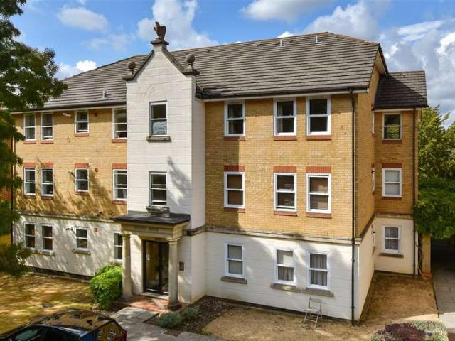 Studio for sale in Carshalton Beeches, Greater London