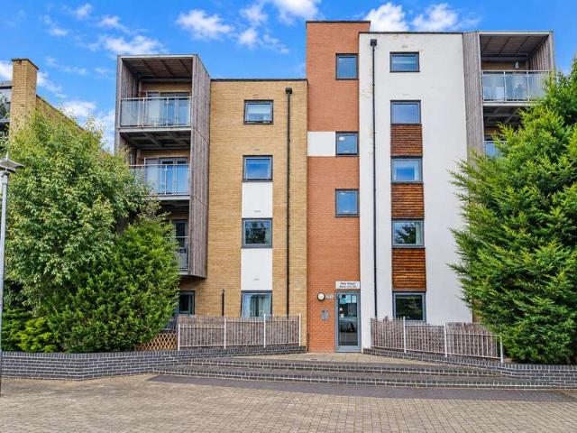 Apartment for sale in Hythe, Colchester