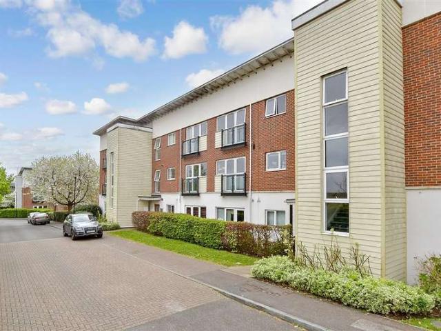Apartment for sale in Pachesham Park, Surrey