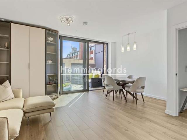 Apartment for sale in Angel, Greater London