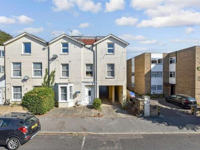 Apartment for sale in West Cliff, Acol